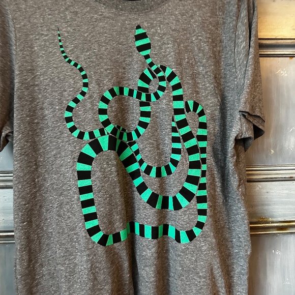Clare V Original Snake Graphic Tee in Charcoal Gray Size XL - Picture 3 of 6
